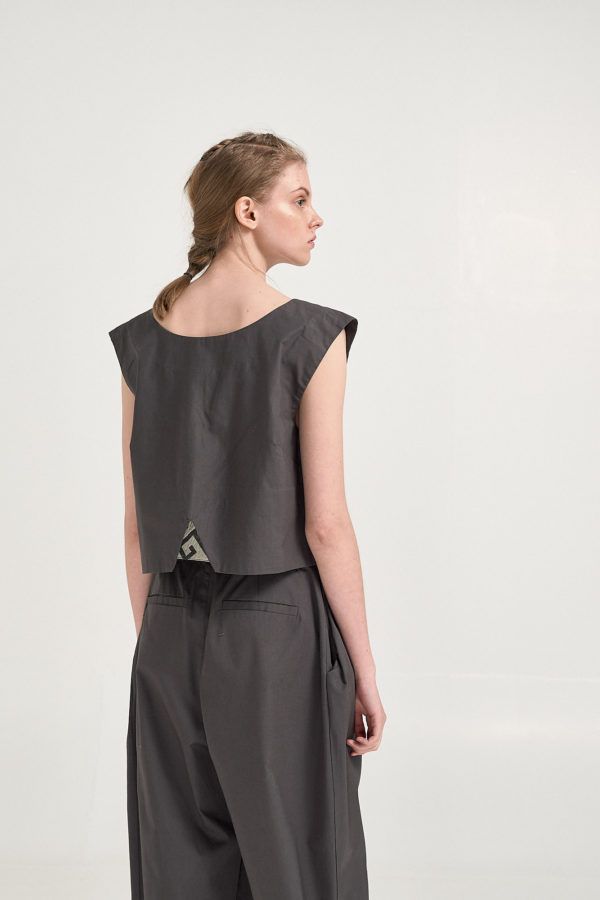 cropped top made of gabardine cotton anthracite back