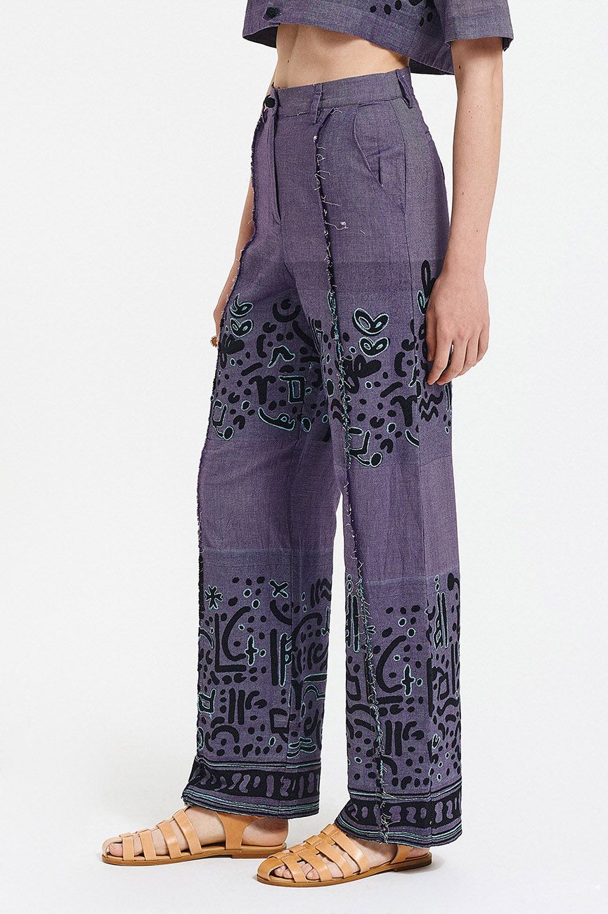 High waist cargo like pants with wide legs in mauve pattern