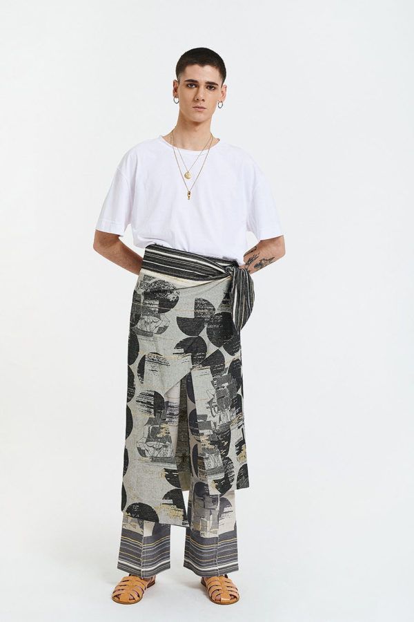 Pareo skirt in black agamemnon pattern, envelope wrapping fastened with inside buttons and knot