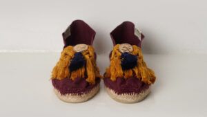 Bordeaux espadrilles with tassels and metal coins
