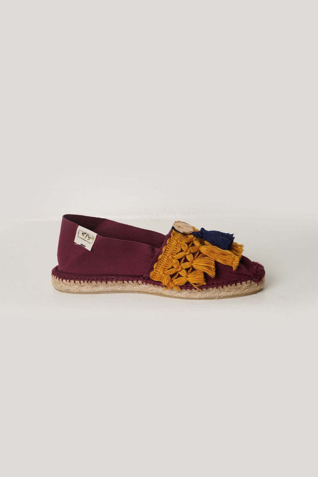 Bordeaux espadrilles with tassels and metal coins
