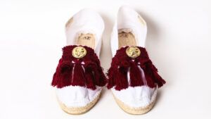 White espadrilles with Bordeaux tassels and metal coins