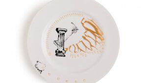 Dessert porcelain plate column