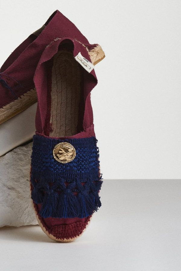 Bordeaux espadrilles with blue tassels and metal coins