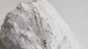 amphora necklace in silver